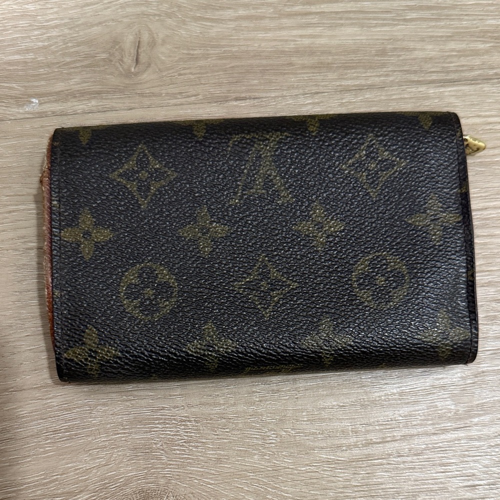 Louis Vuitton Vintage Monogram Wallet - Picture 2 of 11